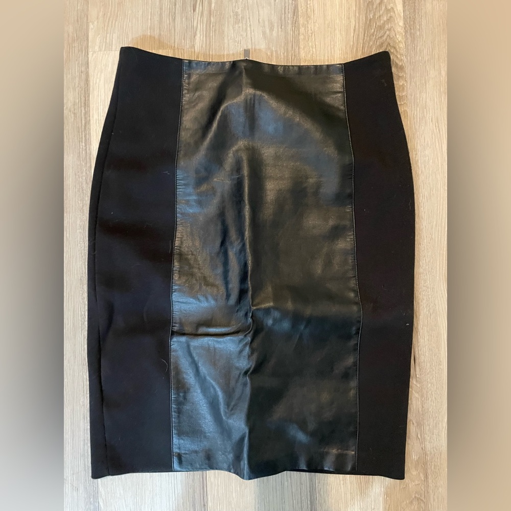 Laundry by Shelli Segal Black Pencil Skirt with Faux Leather Panel